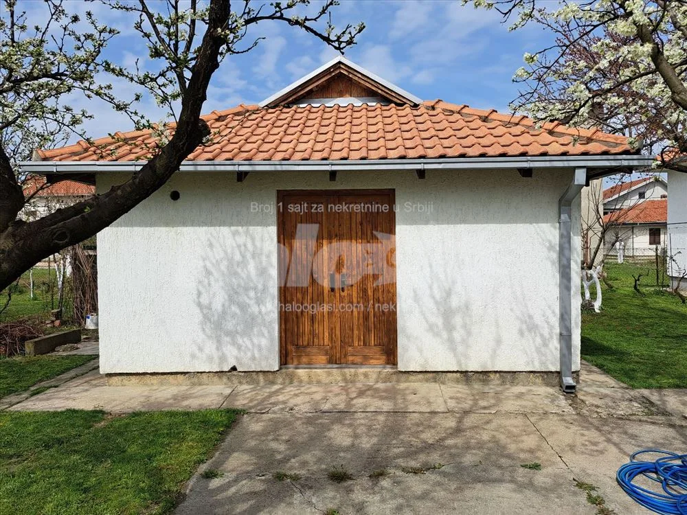 Prelepa prostrana porodična kuća u Borči — 7