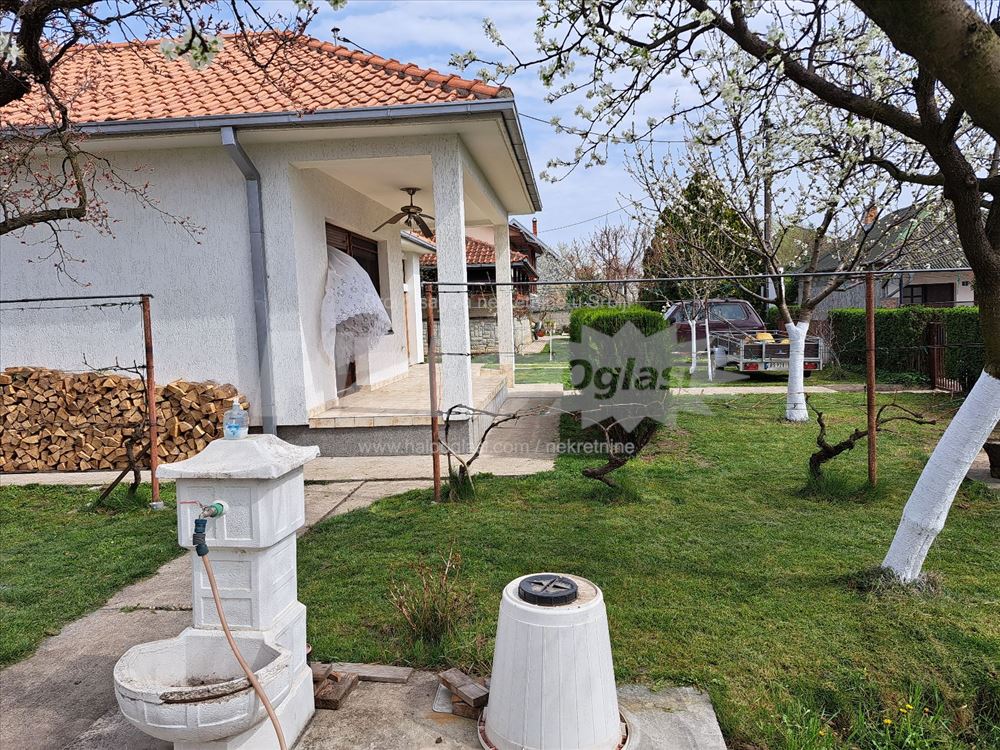 Prelepa prostrana porodična kuća u Borči — 8
