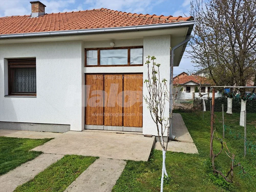 Prelepa prostrana porodična kuća u Borči — 10