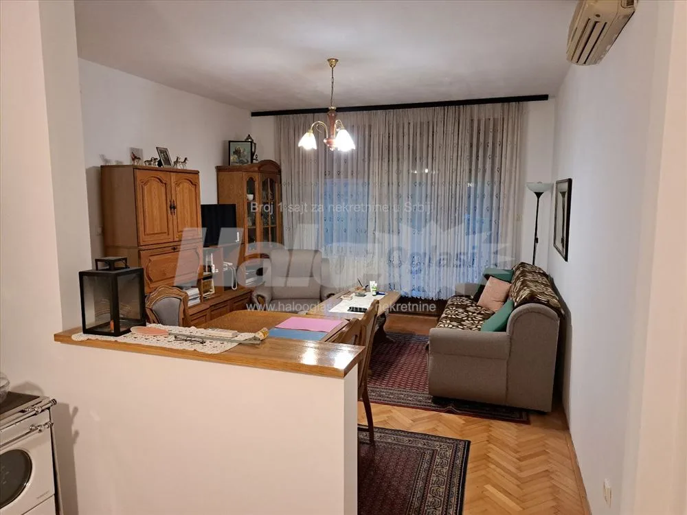 Prelepa prostrana porodična kuća u Borči — 12