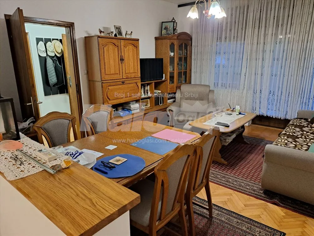 Prelepa prostrana porodična kuća u Borči — 13