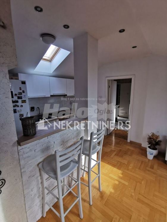 Prelepo ušuškano potkrovlje, sjajno opremljeno — 3