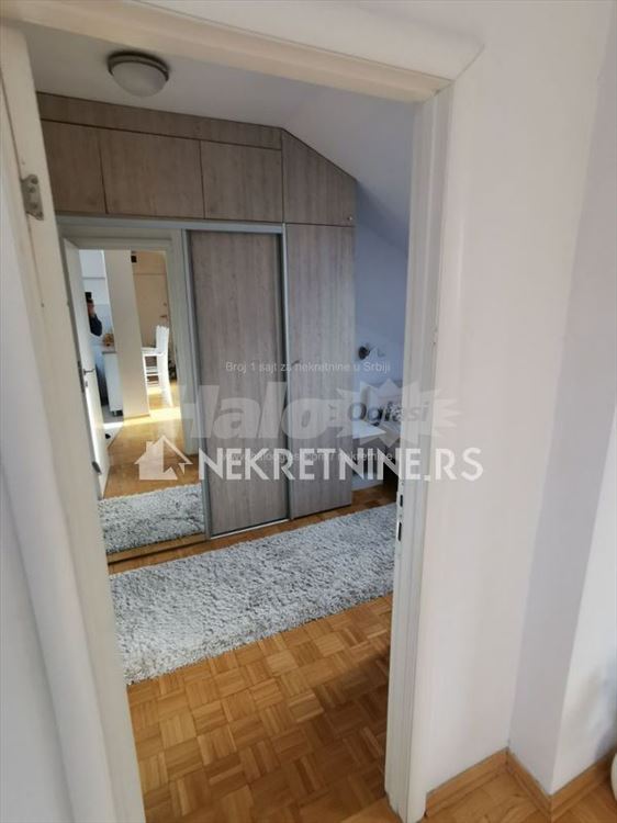 Prelepo ušuškano potkrovlje, sjajno opremljeno — 5