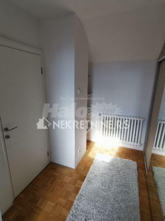 Prelepo ušuškano potkrovlje, sjajno opremljeno — 7