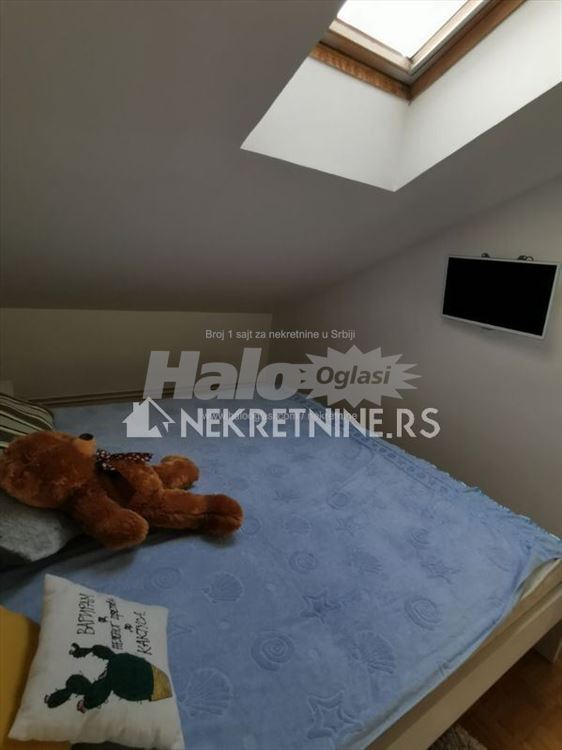 Prelepo ušuškano potkrovlje, sjajno opremljeno — 9