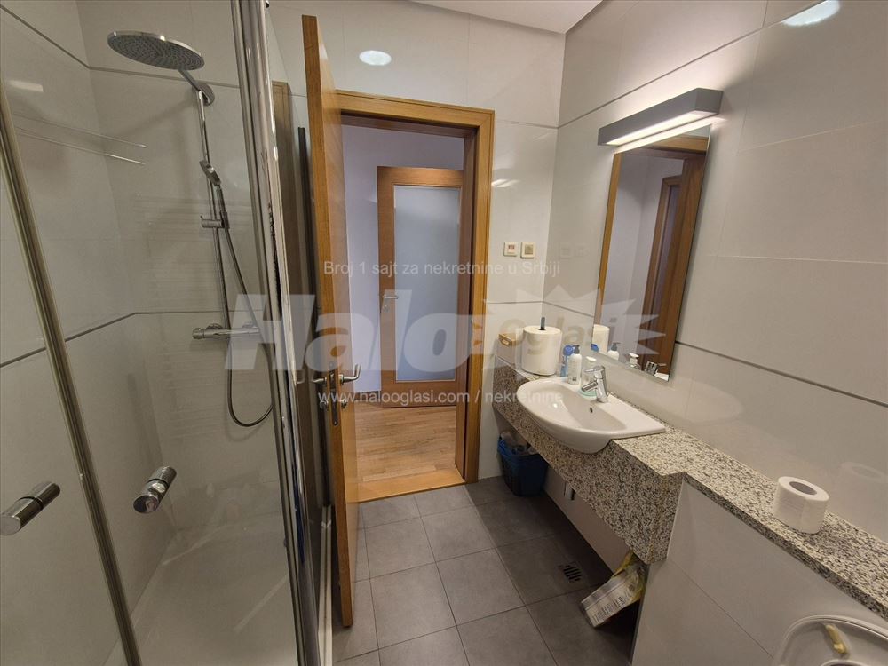 Premium kancelarijski prostor u b2 zgradi, 105,57 — 8