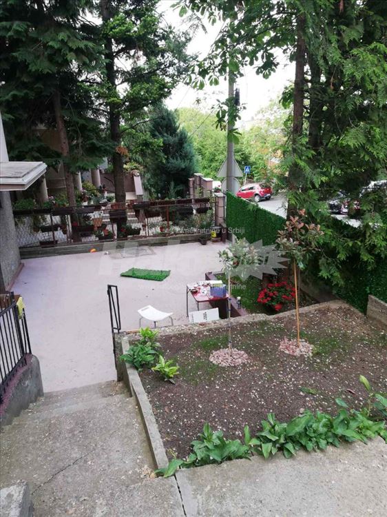 Prizemlje kuce sa dvoristem Vozdovac — 2