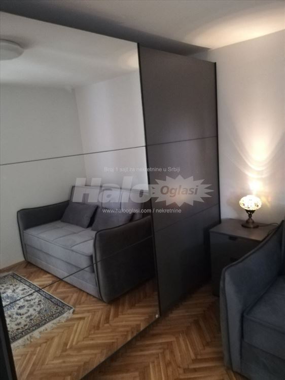 Prizemlje kuce sa dvoristem Vozdovac — 12