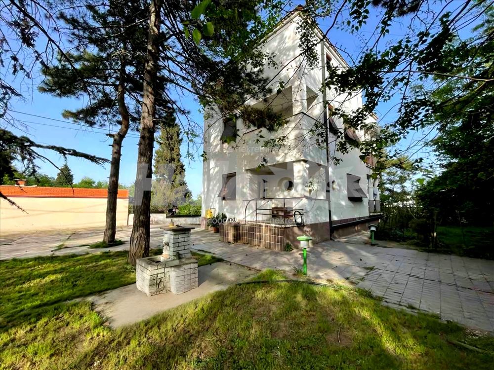 Prodaja kuće-Zemun,Kalvarija — 2