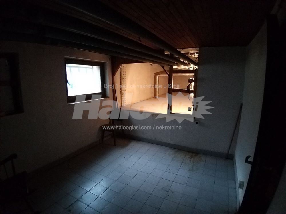 Prodaja poslovno-magacinskog prostora u Višnjičkoj — 2