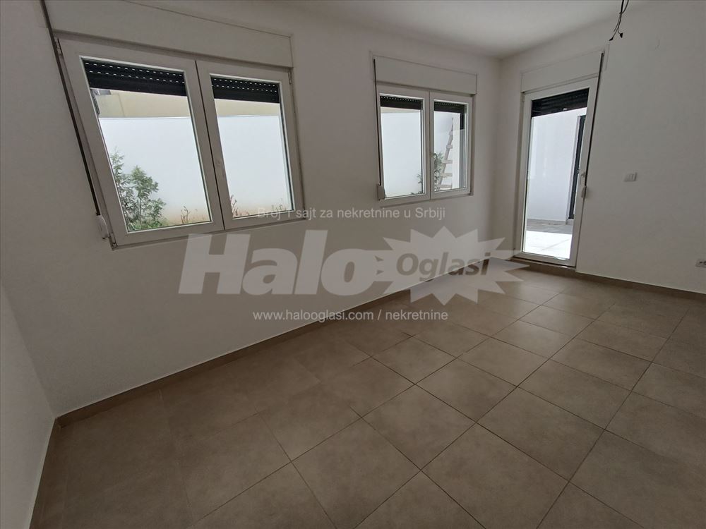 Prodaja stana 73m2 + dvoriste 31m2, 2.5, Vozdovac — 2