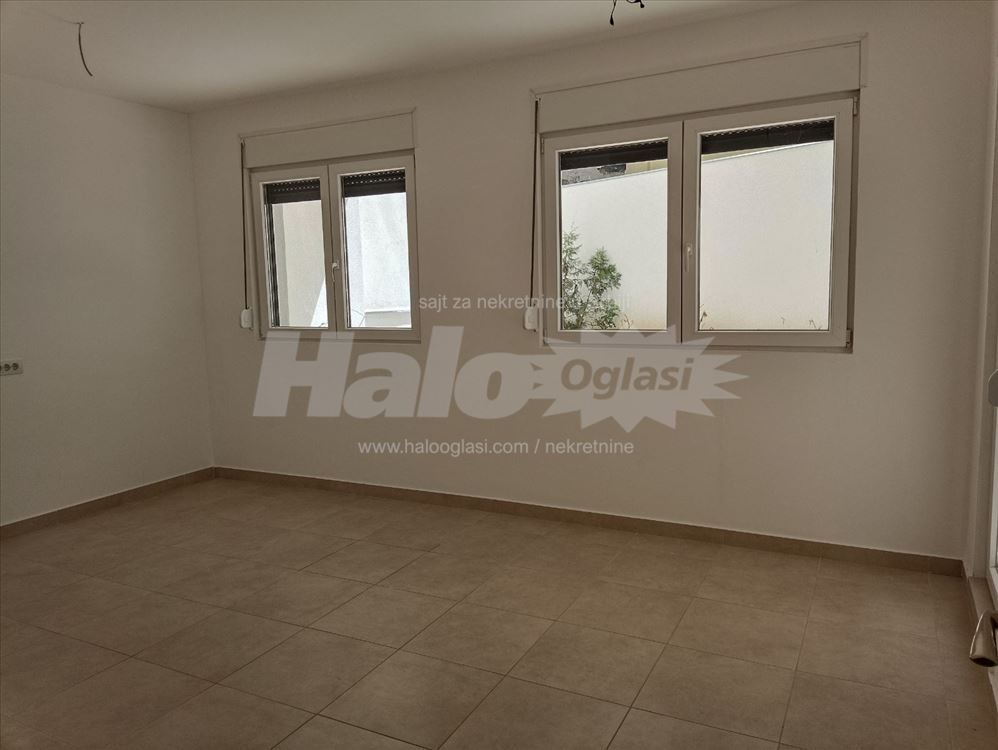 Prodaja stana 73m2 + dvoriste 31m2 , Dusanovac — 2