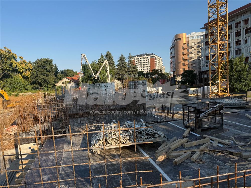 Prodaja stana i više garažnih mesta. — 4
