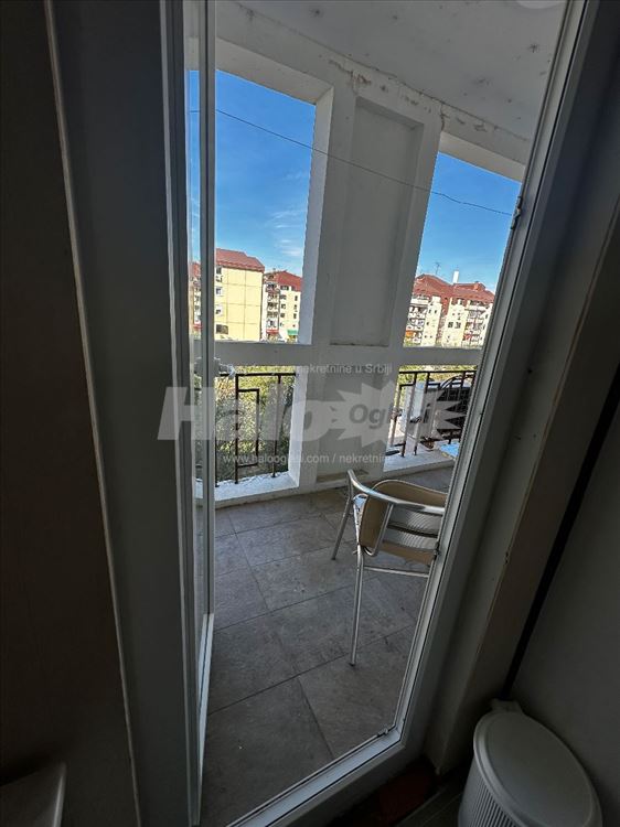 Prodaje se komforan i svetao stan. 67 m2 i podrum. — 7