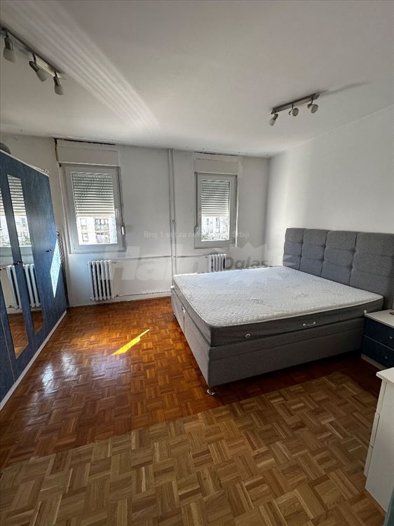 Prodaje se komforan i svetao stan. 67 m2 i podrum. — 10