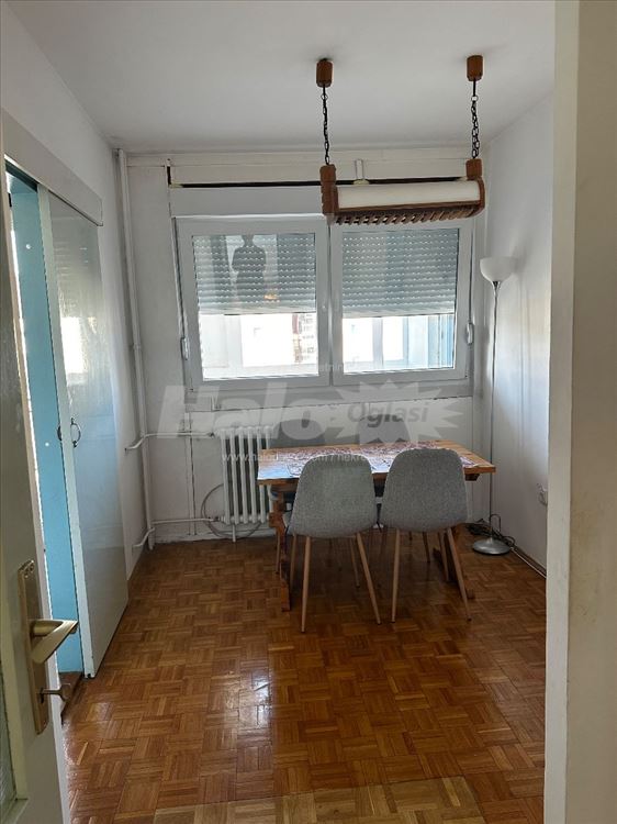 Prodaje se komforan i svetao stan. 67 m2 i podrum. — 12