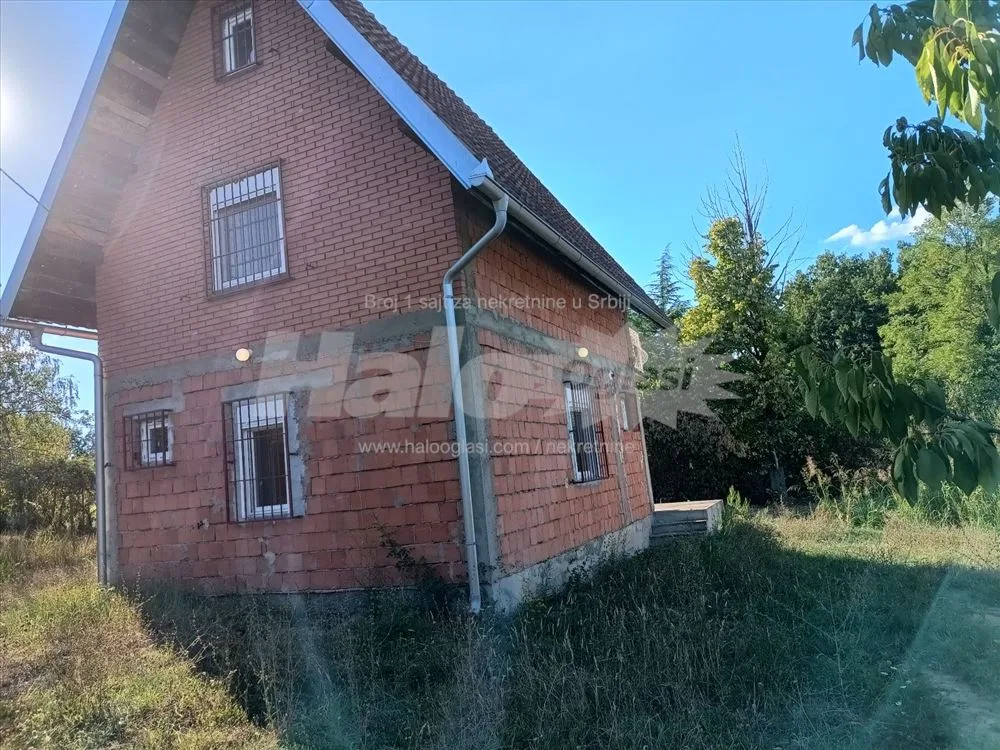 Prodaje se kuća blizu centra Vrčina. — 5