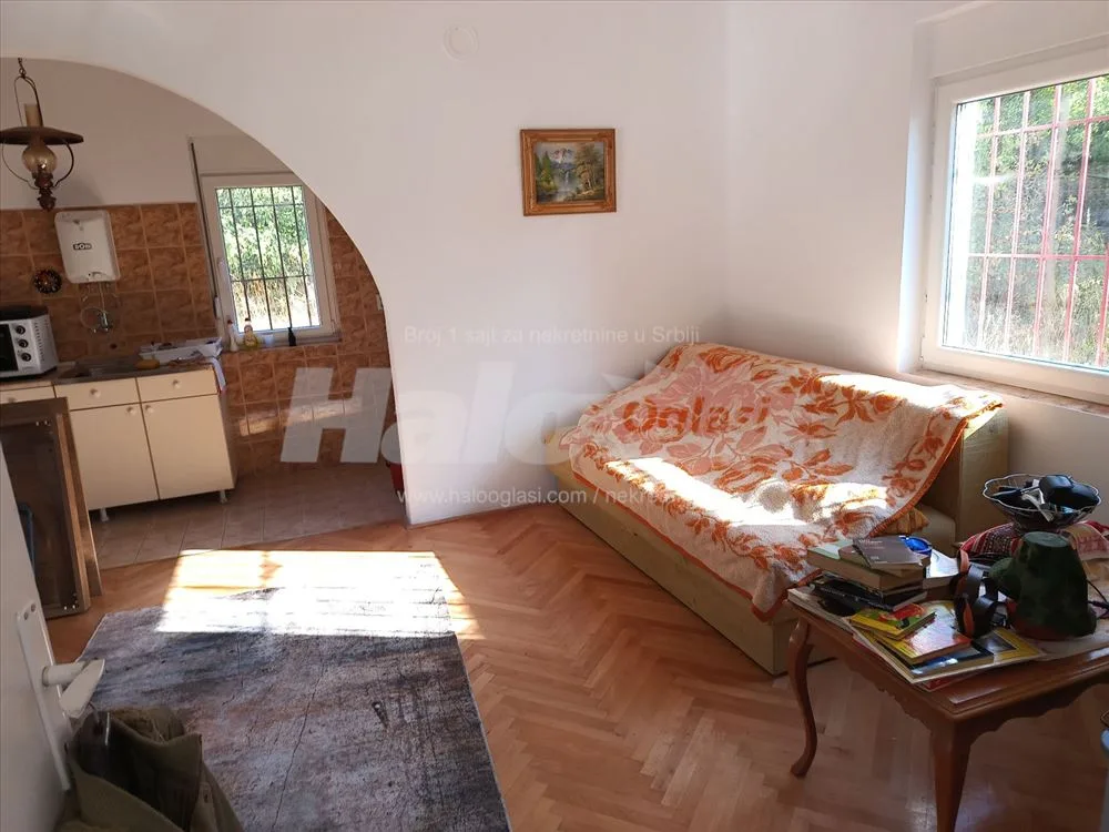 Prodaje se kuća blizu centra Vrčina. — 8