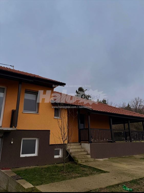 Prodaje se kuca montaznog tipa — 2