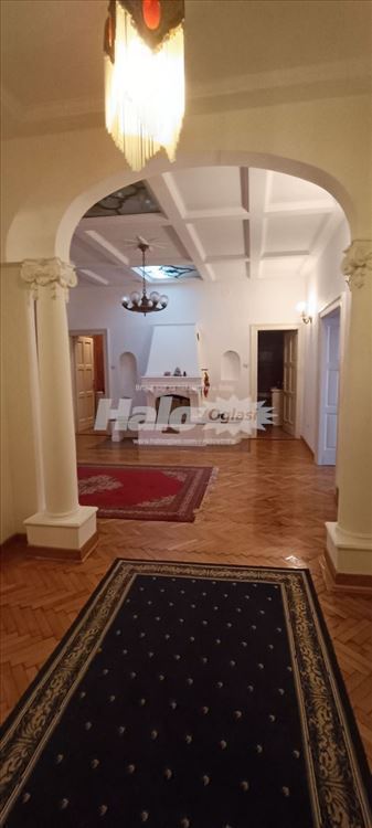 Prodaje se prostran i svetao stan u Kneza Milosa — 13