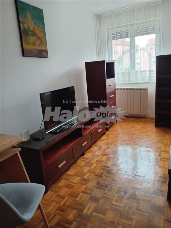 Prodaje se stan, četvorostrano orijentisan-Bež.Kos — 2