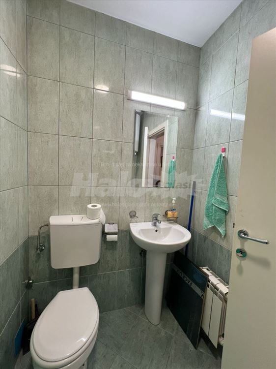 Prodajem garsonjeru, okretnica tramvaja Ustanička — 5