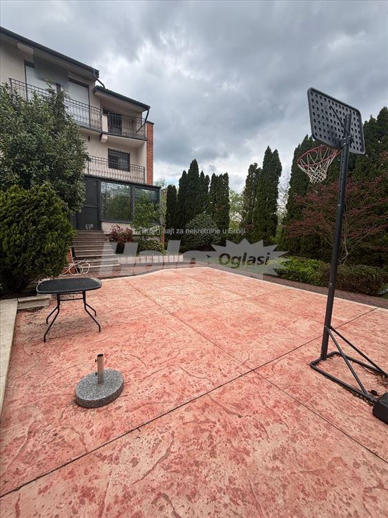 Prodajem kucu Cerak,Filmski grad, Jablanicka,300m2 — 2