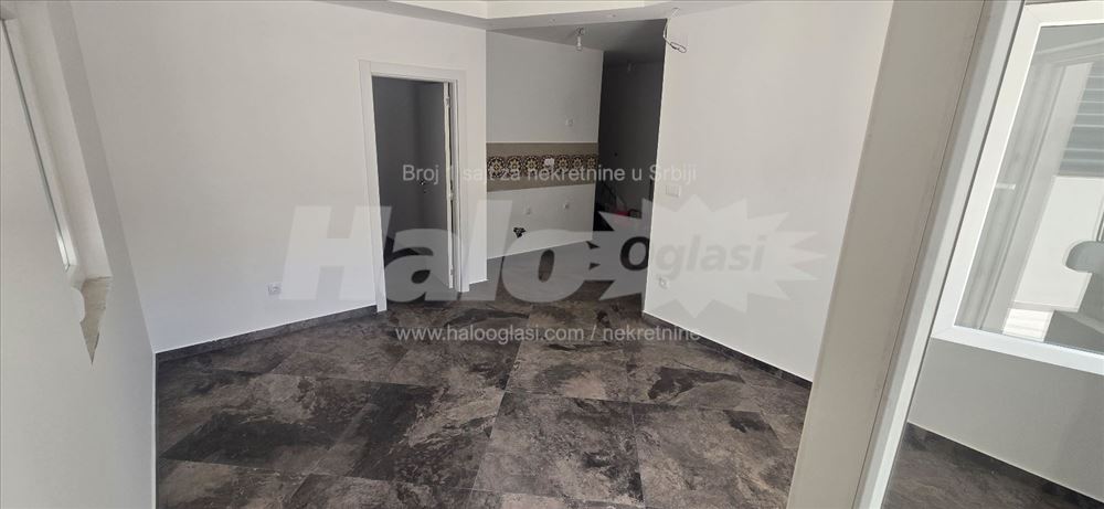 Prodajem kuću na Altini — 2