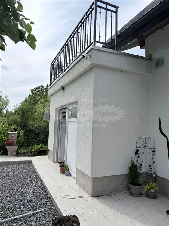 Prodajem kuću sa bazenom i dve spavaće sobe — 11
