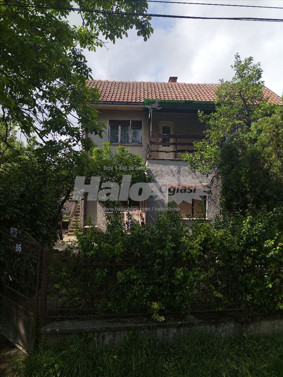 Prodajem kuću sa deset ari placa iscela — 2