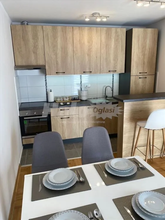 Prodajem lux namešten stan 57m2 — 8