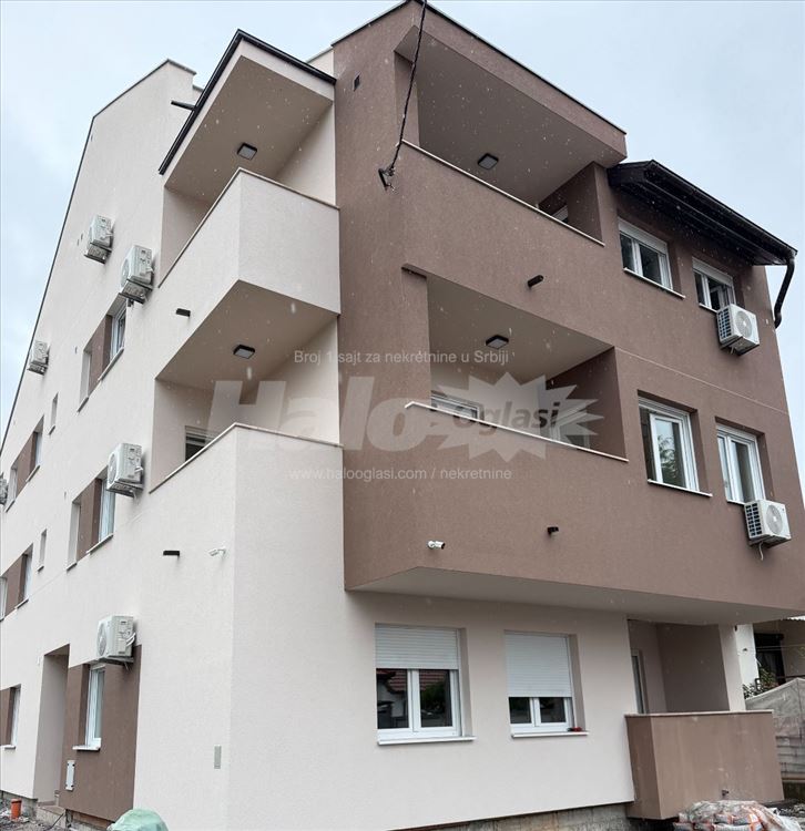 Prodajem Lux stan 58 m2 u Batajnici — 3