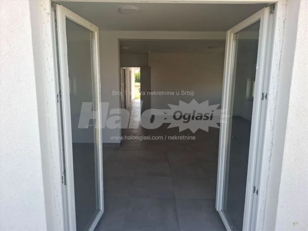 Prodajem Lux stan u Batajnici — 3