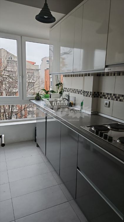 Prodajem stan u Kirovljevoj ulici — 12