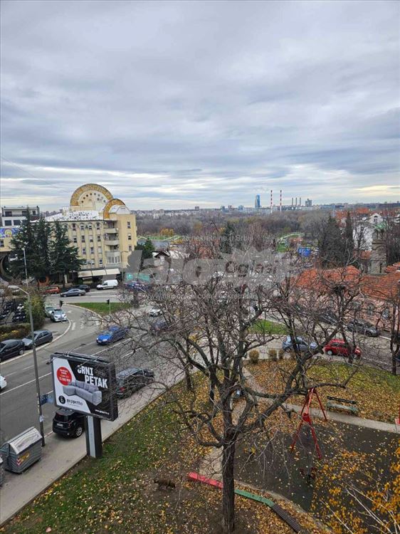 Prodajem stan u Kirovljevoj ulici — 14