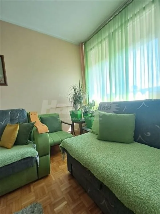 Prodajem stan u Lazarevcu, stara dobra gradnja — 12