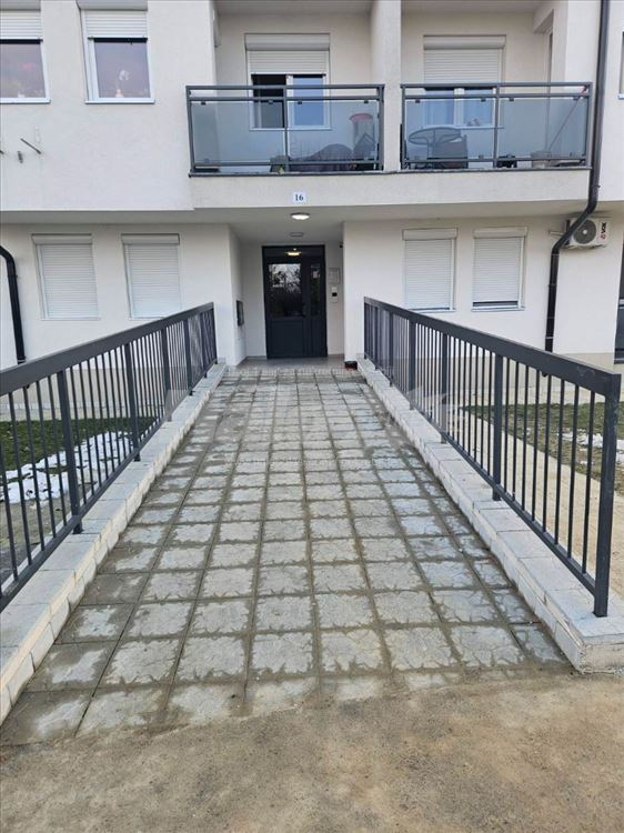 Prodajem stan u Zelezniku komplet sredjen vlasnik — 3