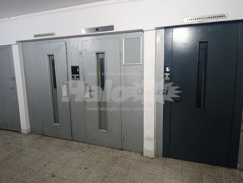 Prodajem trosoban stan u bloku 64 — 12
