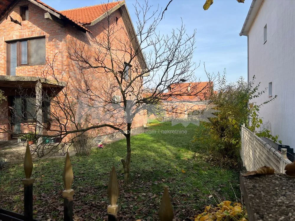 Prodajem uknjizenu kucu u Becmenu — 5