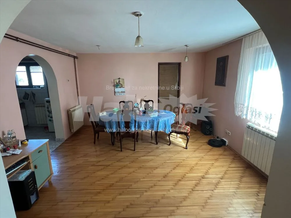 Prodajem uknjizenu kucu u Becmenu — 13