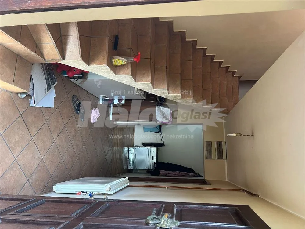 Prodajem uknjizenu kucu u Becmenu — 8