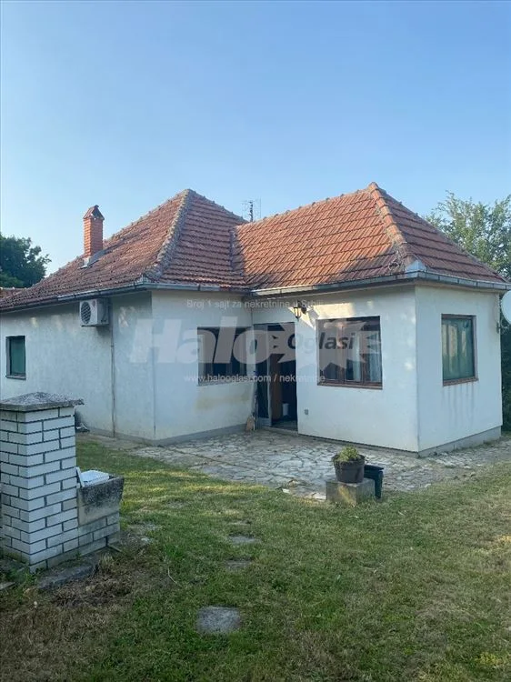 Prodajem zemljište 40ari sa kućom — 2