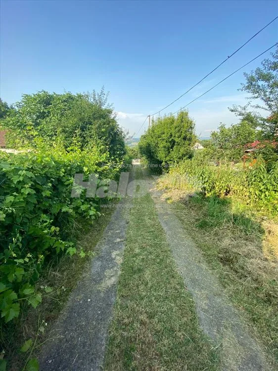 Prodajem zemljište 40ari sa kućom — 5