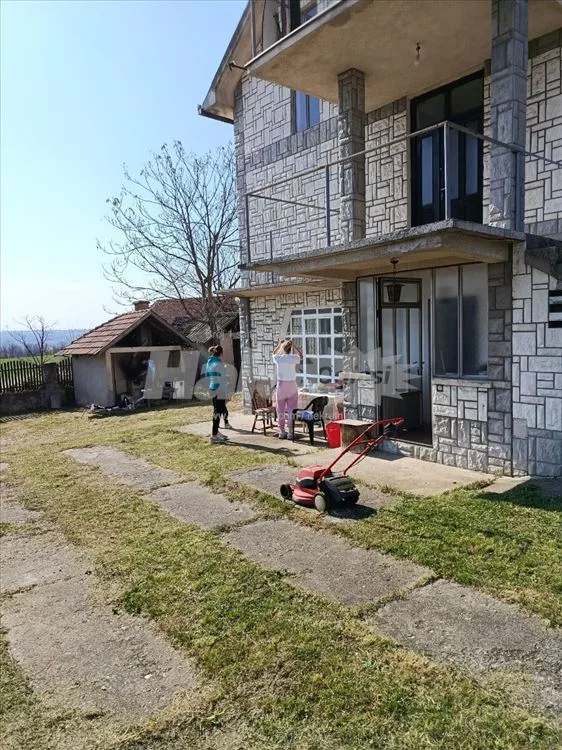 Prodajem/izdajem odlicnu kucu pored puta u Bacevcu — 3