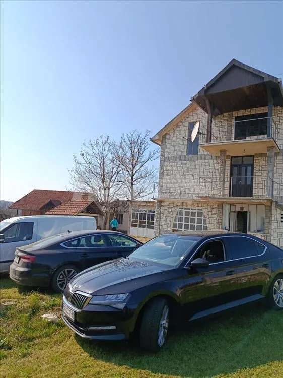 Prodajem/izdajem odlicnu kucu pored puta u Bacevcu — 5