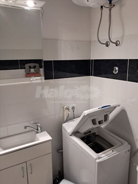 Prostor/ stan kod Hrama svetog Save — 7