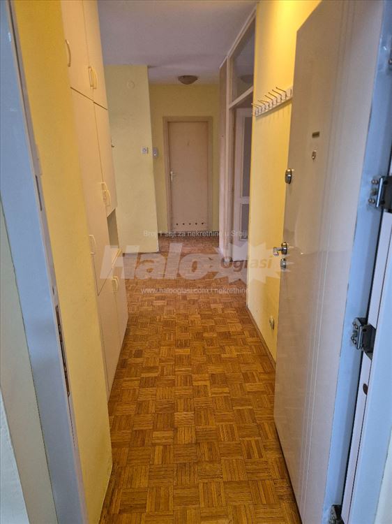 Prostran i svetao stan u Meandrima - ZEMUN - 3.0 — 2