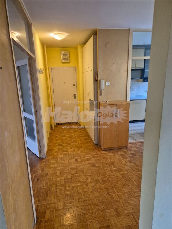 Prostran i svetao stan u Meandrima - ZEMUN - 3.0 — 3