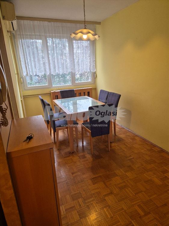Prostran i svetao stan u Meandrima - ZEMUN - 3.0 — 4
