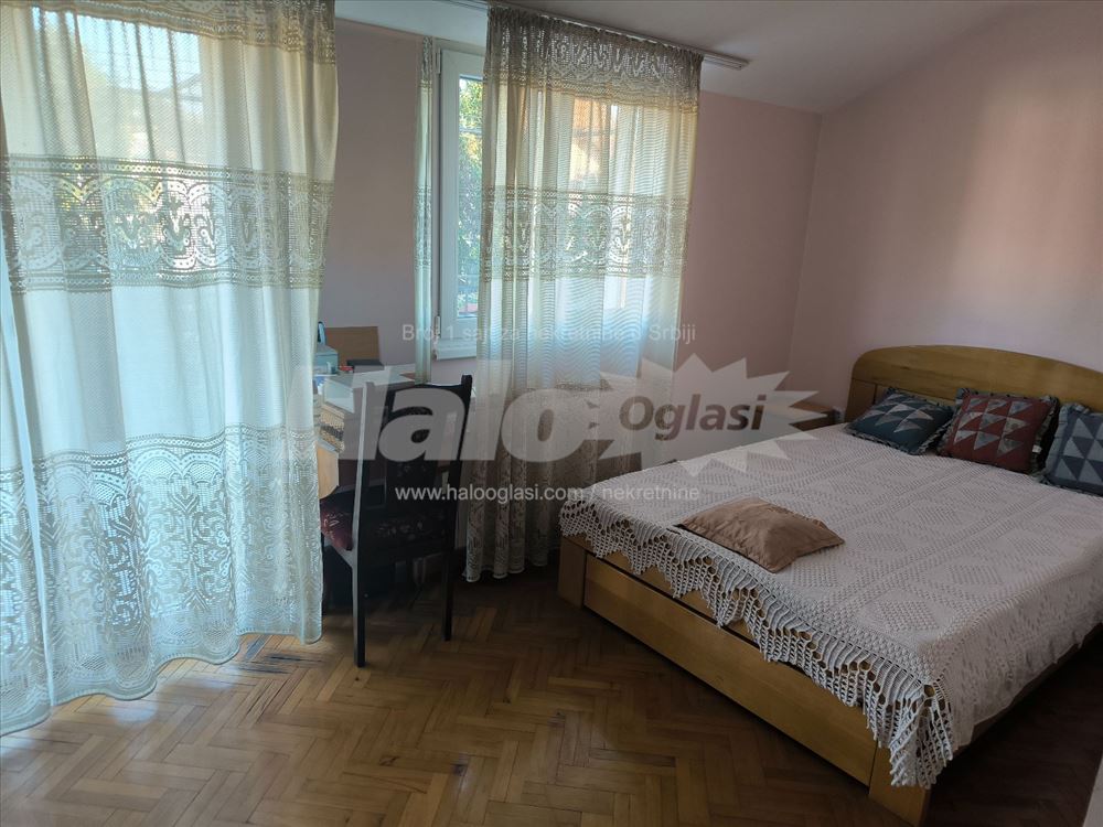 Prostran stan na 3 nivoa, 112kvm, sa dvorištem — 10